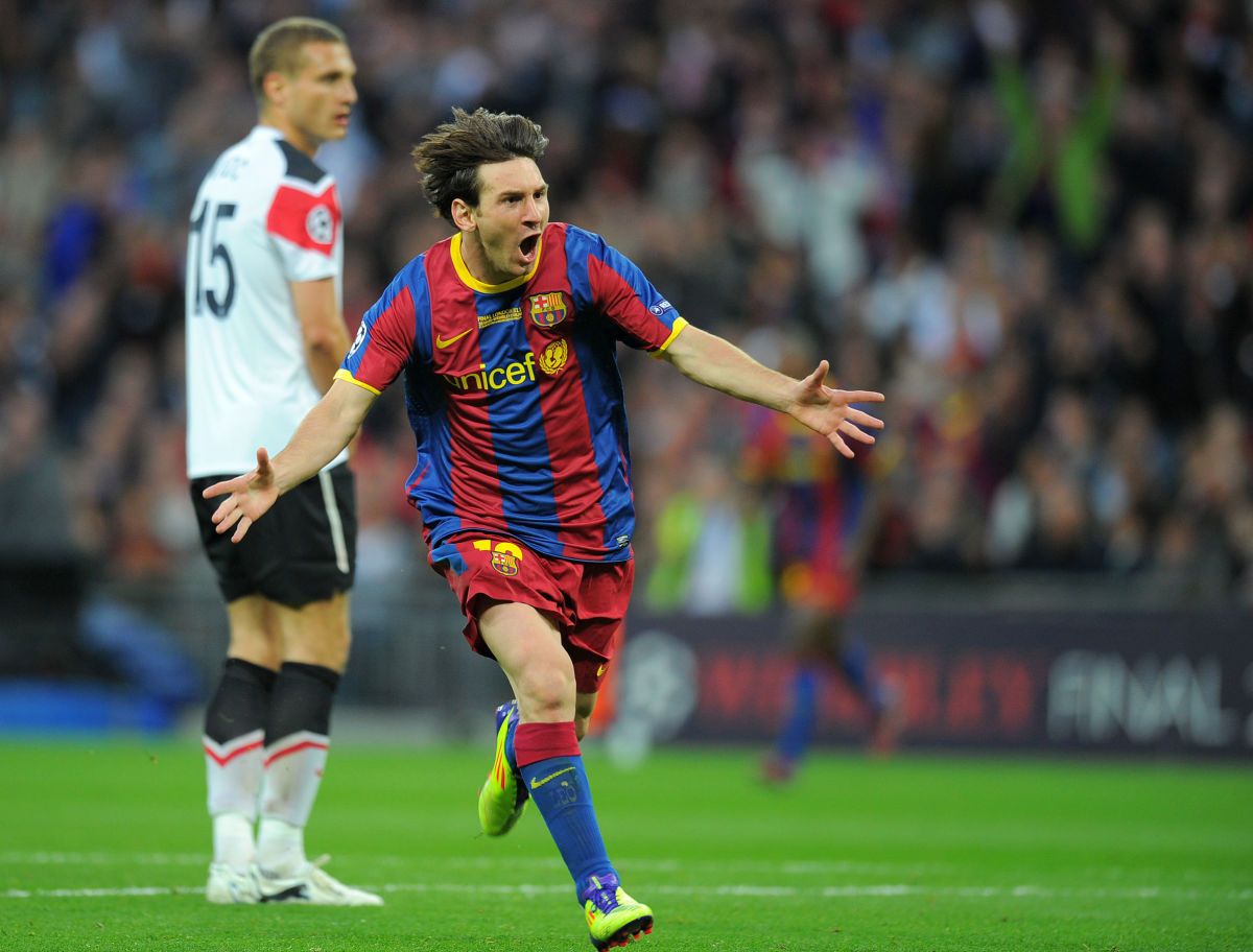barcelona-s-lionel-messi-r-celebrates-5cf106c087b353c224000001.jpg