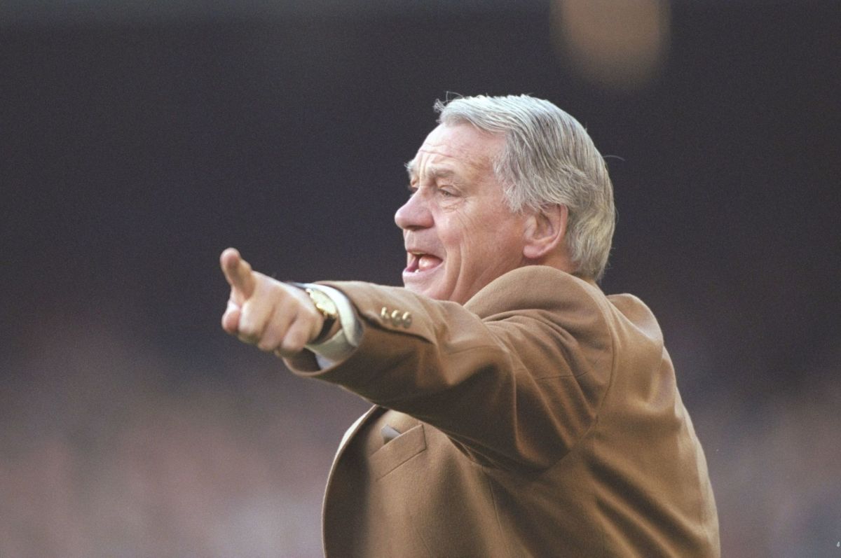 bobby-robson-manager-of-barcelona-5c52f02a24ad031b35000001.jpg