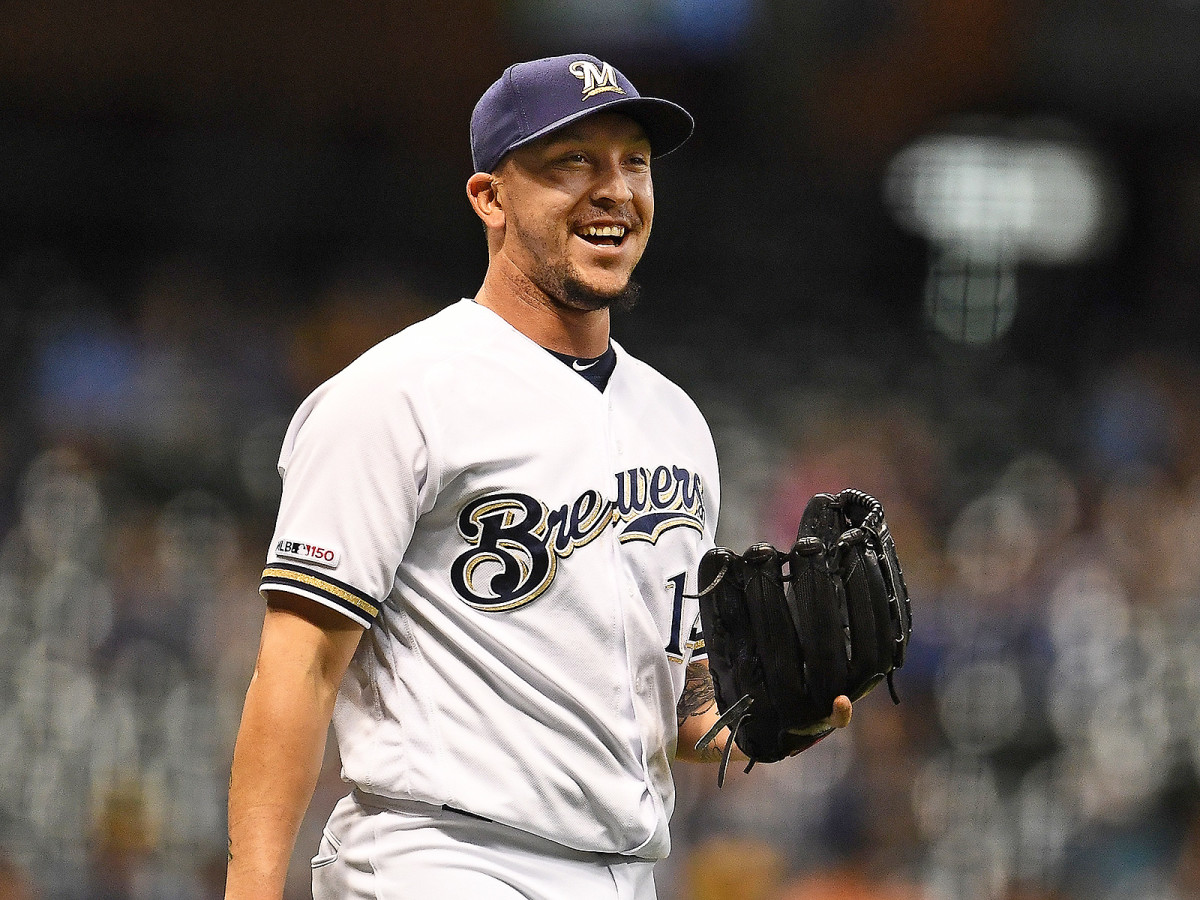brewers-hernan-perez-position-player-pitching.jpg