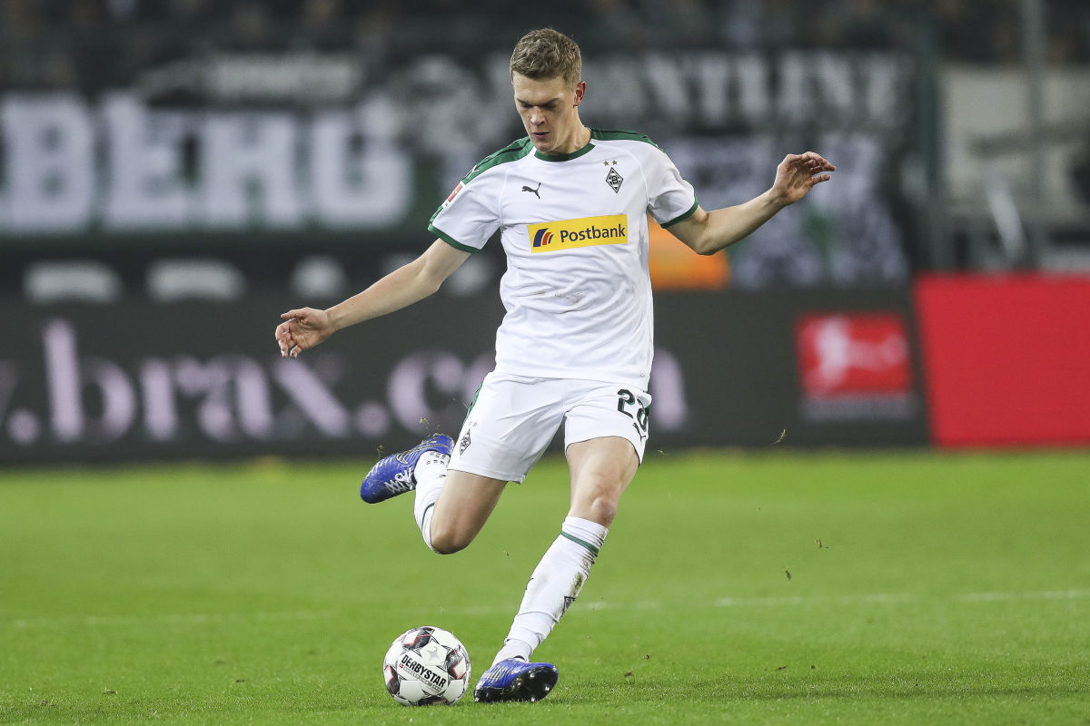 borussia-moenchengladbach-v-hannover-96-bundesliga-5c960c1ddcf8929349000001.jpg