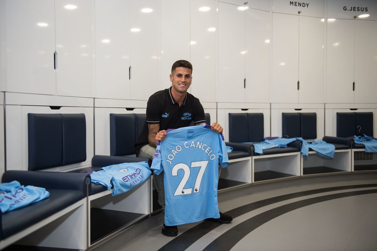 fbl-eng-pr-man-city-cancelo-5d505bdd6948d9fee0000003.jpg
