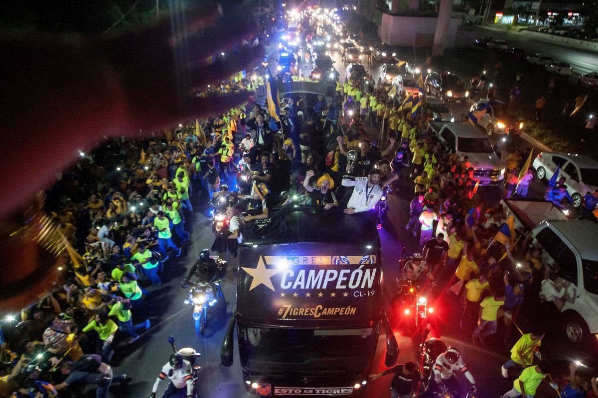 fbl-mex-tigres-leon-5cebf2f5edc8ed5baa000001.jpg