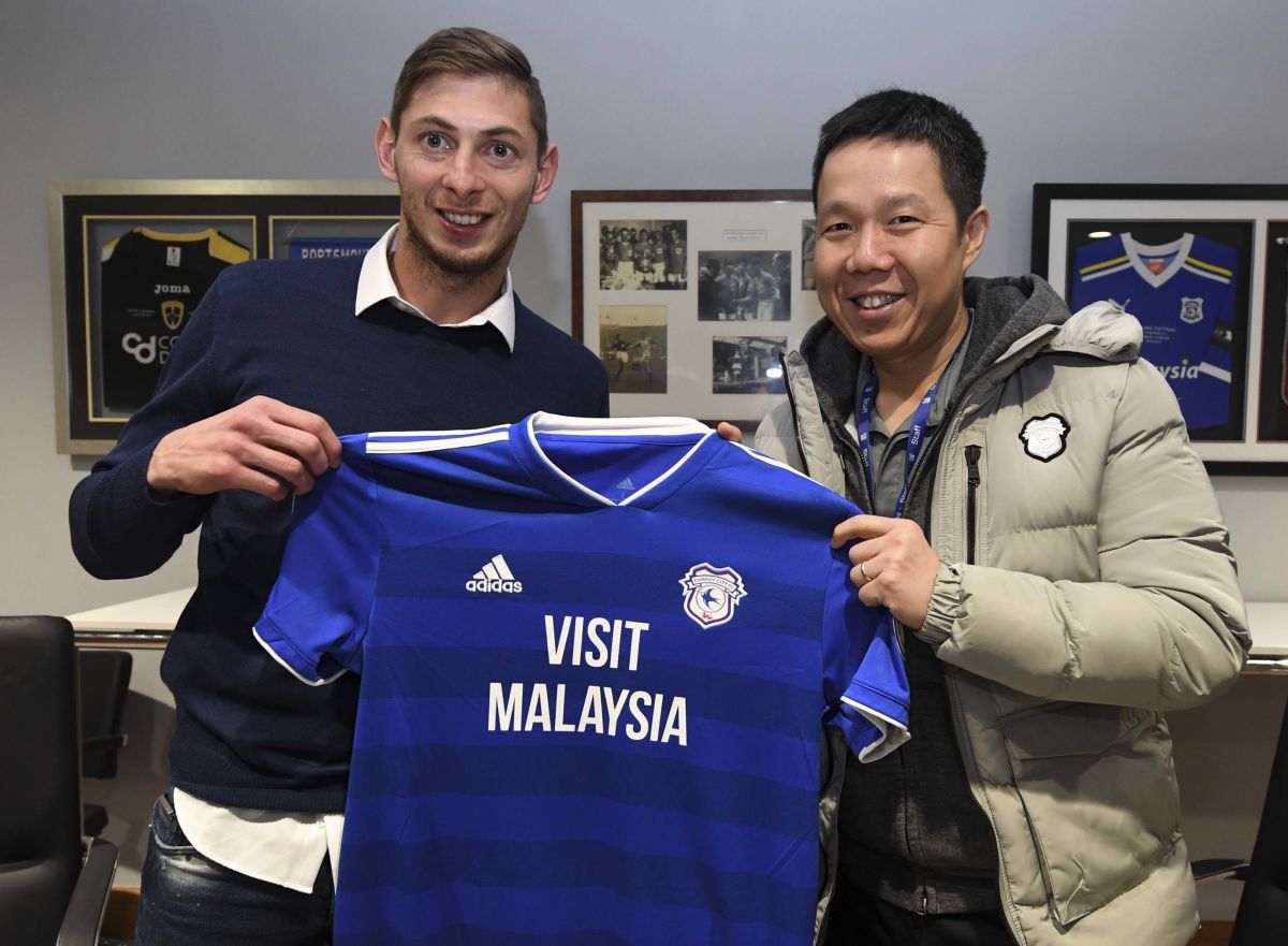 cardiff-city-unveil-new-signing-emiliano-sala-5c46eb310a8e67adec000001.jpg
