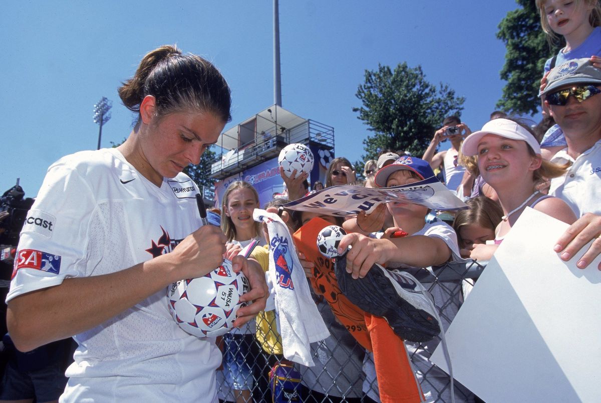 mia-hamm-9-5d1b7992e1c9b767d5000001.jpg