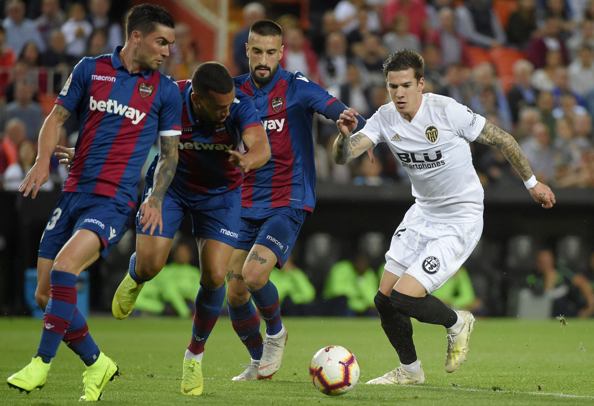 fbl-esp-liga-valencia-levante-5d1de46bcbdf714940000012.jpg