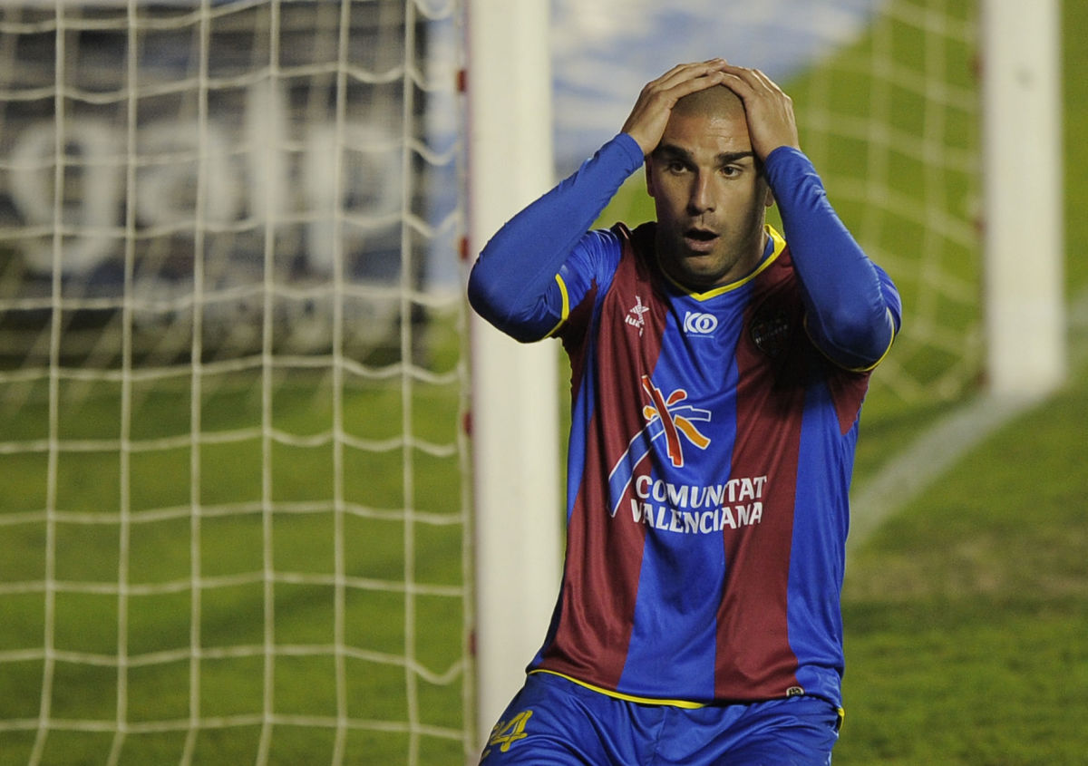 levante-s-forward-carlos-aranda-reacts-d-5cecf5fc89898b40ed000002.jpg
