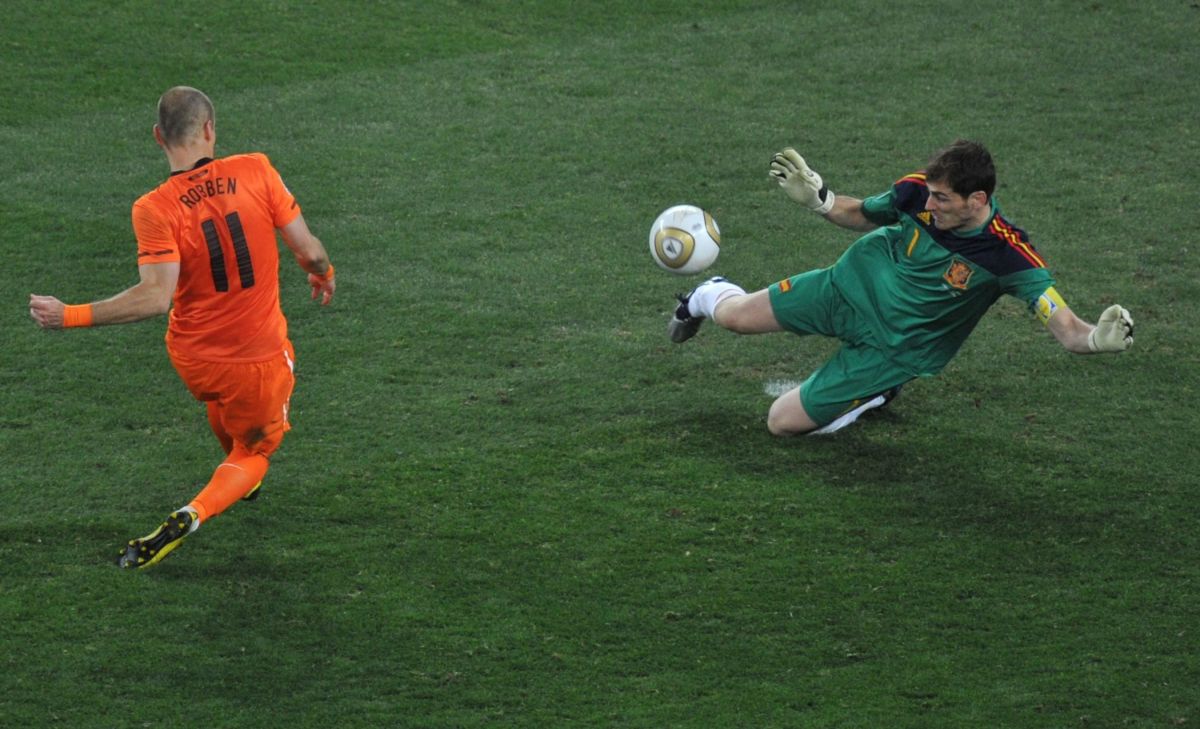 spain-s-goalkeeper-iker-casillas-r-pul-5d1e22b44d7341d522000001.jpg