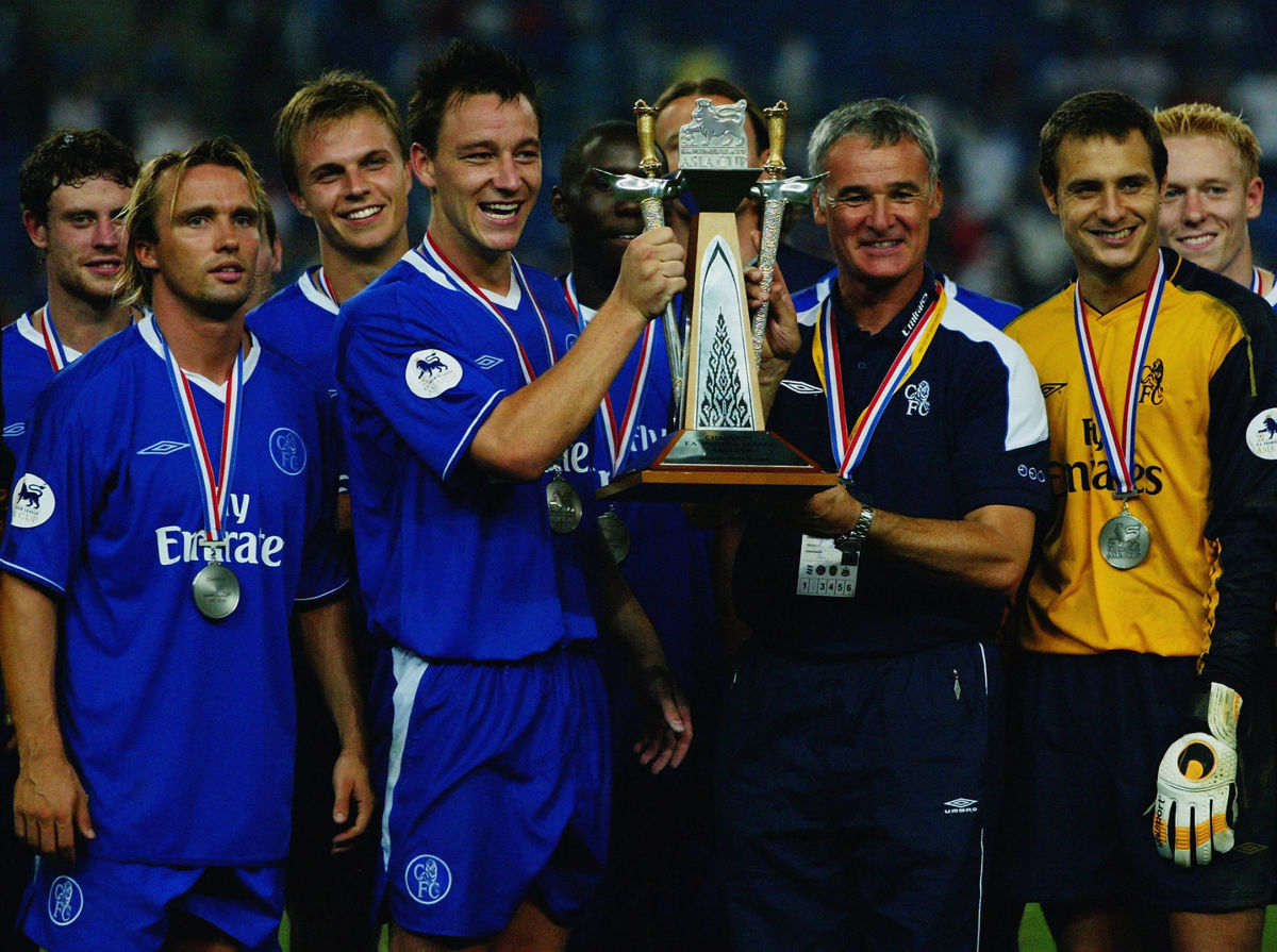 chelsea-captain-john-terry-and-manager-claudio-ranieri-celebrate-victory-by-lifting-the-trophy-5d010cddc0420b6816000003.jpg