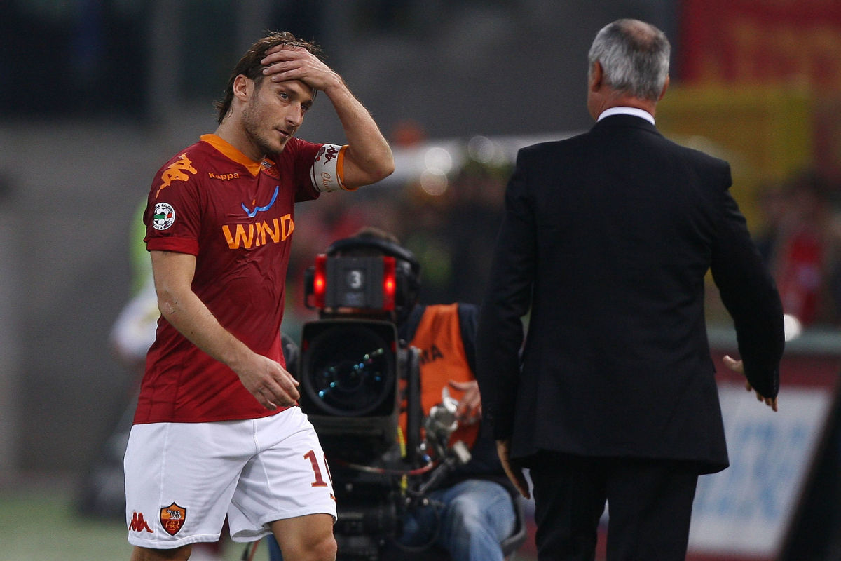 as-roma-v-as-bari-serie-a-5d010d42f700e69b57000001.jpg