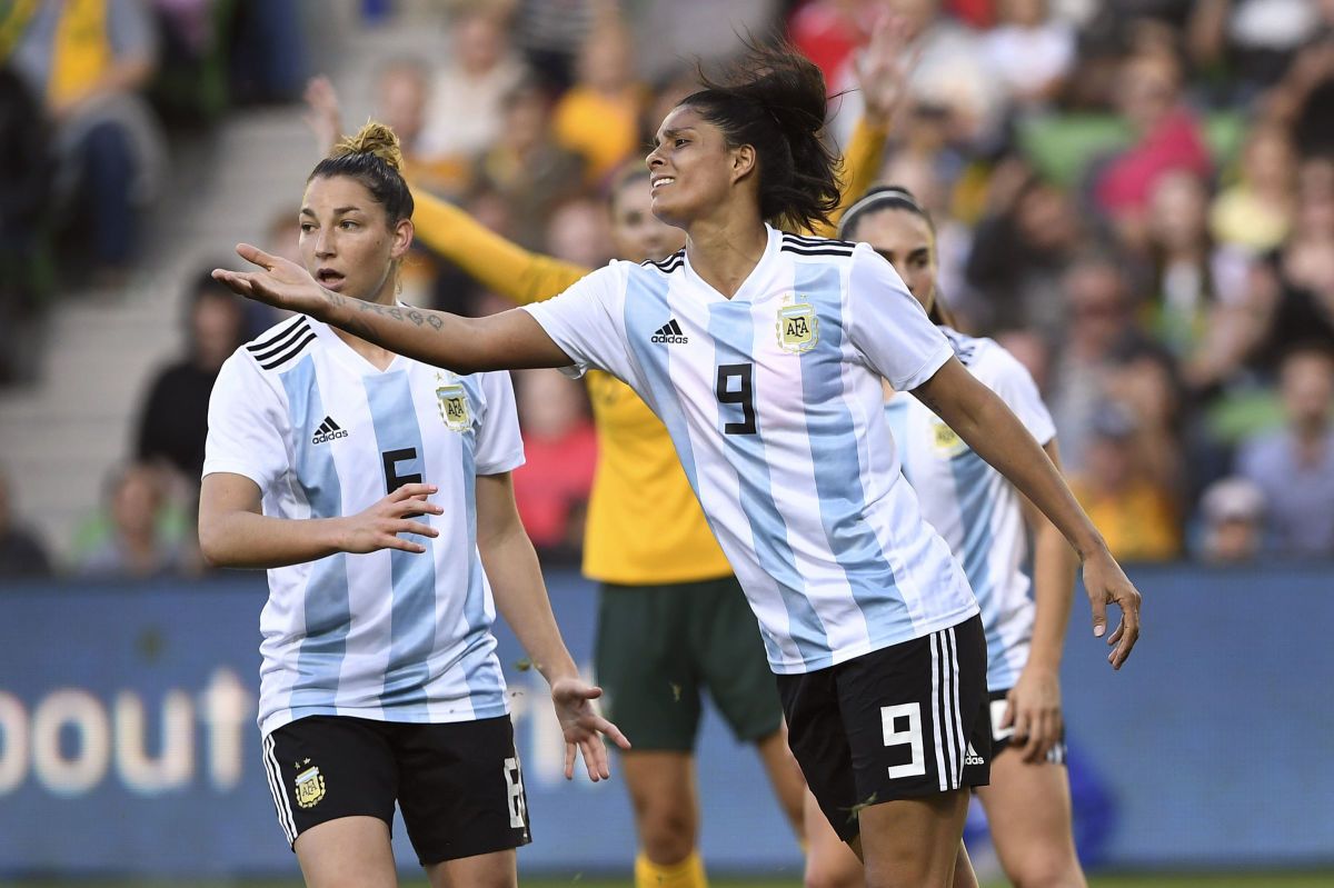fbl-women-aus-arg-5cee8ad73ec2ec96bf000004.jpg