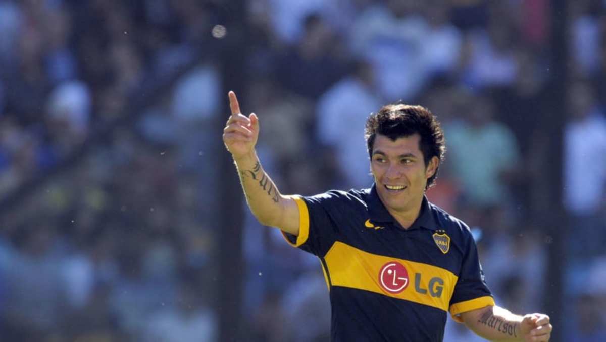 chilean-midfielder-gary-medel-of-boca-ju-5cb549e7483711ef25000001.jpg