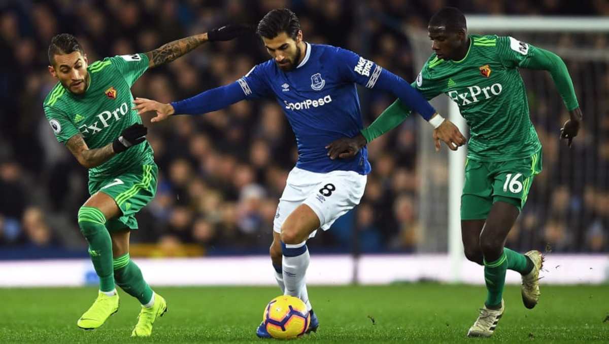 Everton win 2-0 at Burnley to continue climb up the standings