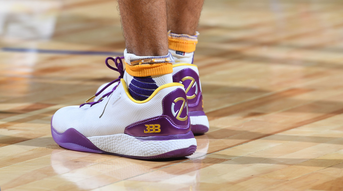 Lakers' Lonzo Ball had to change BBB sneakers each quarter - Sports ...