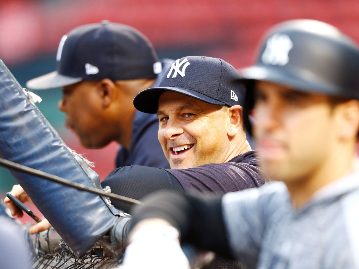 aaron-boone-yankees-smiling.jpg