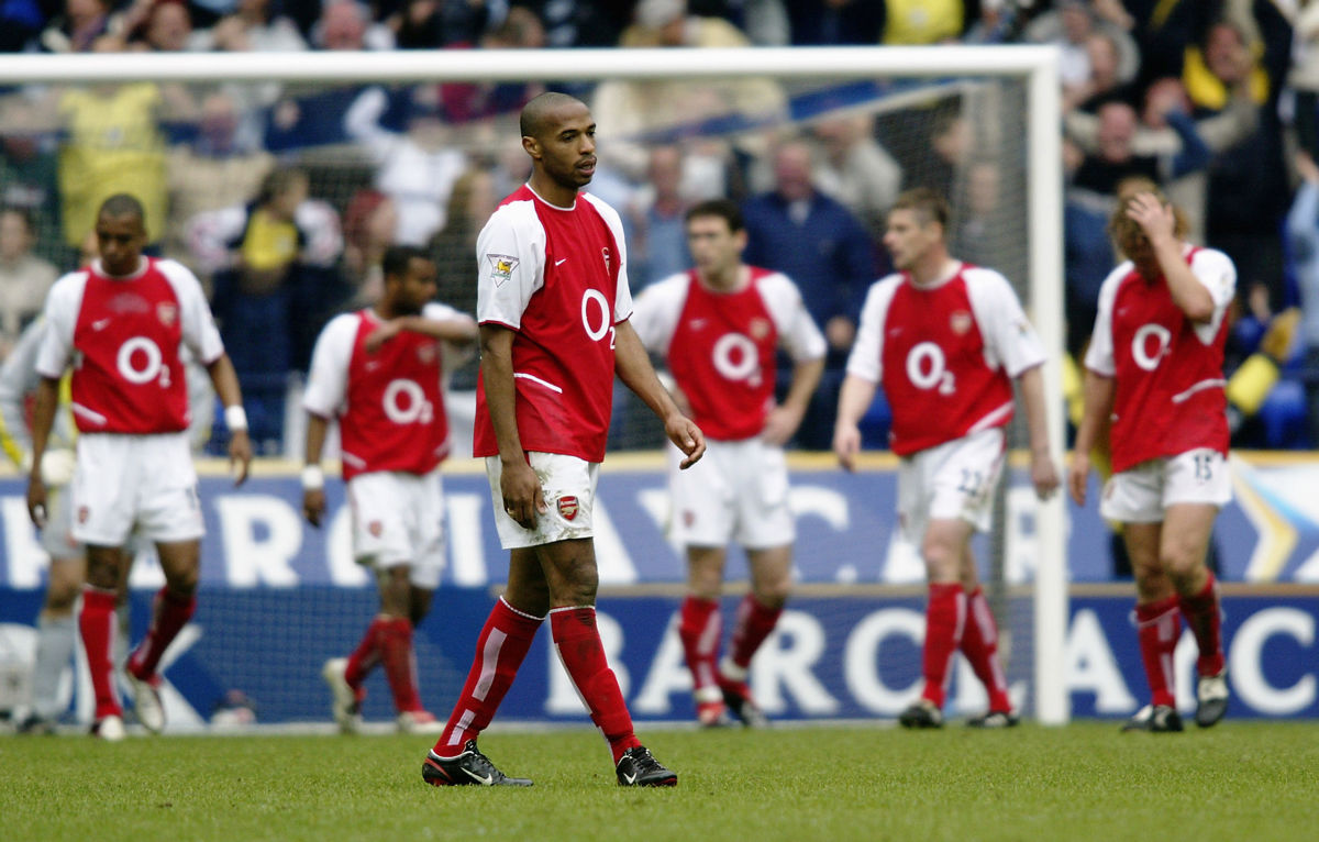 thierry-henry-of-arsenal-looks-dejected-5c5daf29875aa38f8d00000f.jpg