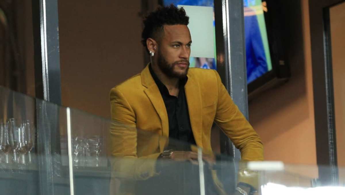 neymar-observando-la-semifinal-de-la-copa-america-5d4414d9ade6af65d9000001.jpg
