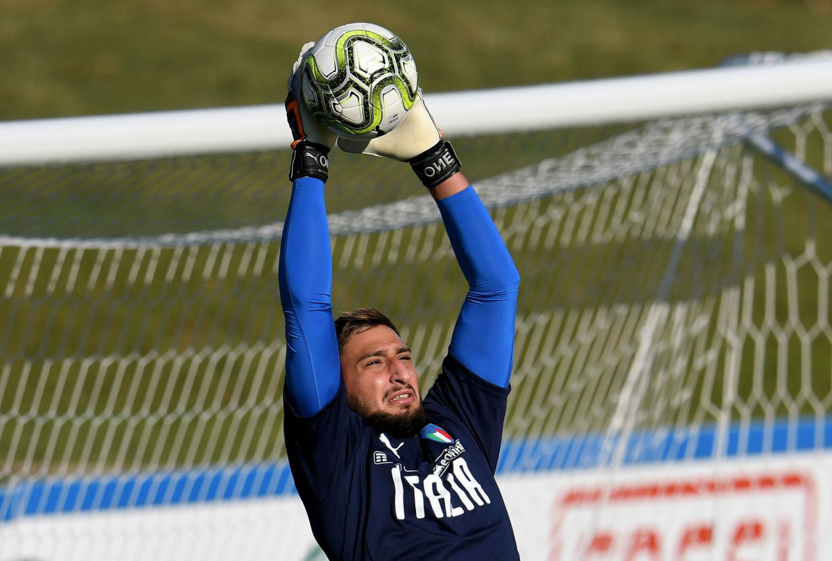 italy-training-session-and-press-conference-5c5c5b9691928b968e000001.jpg