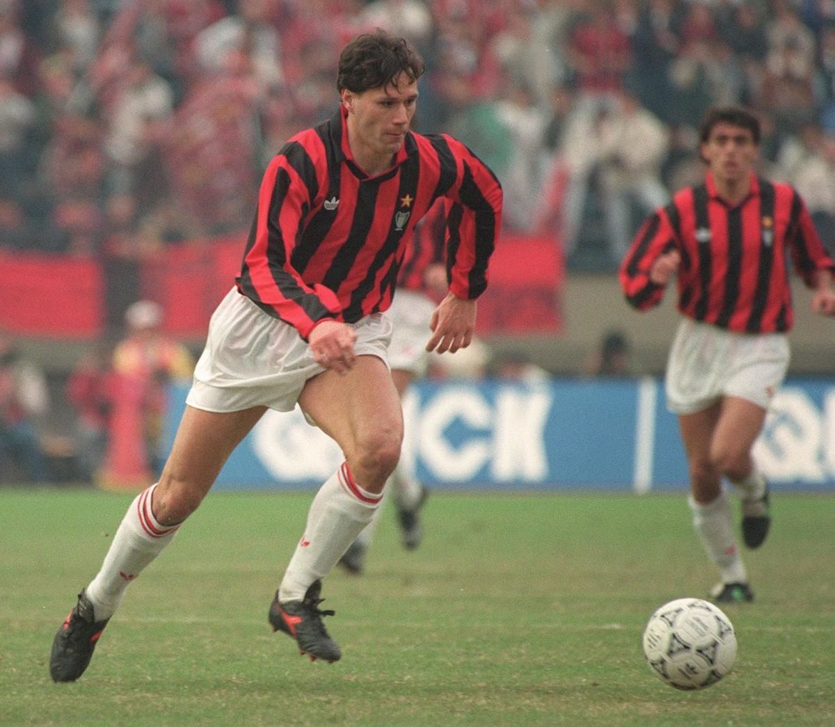 ac-milan-s-dutch-forward-marco-van-basten-dribbles-5d26462197ab343af3000001.jpg