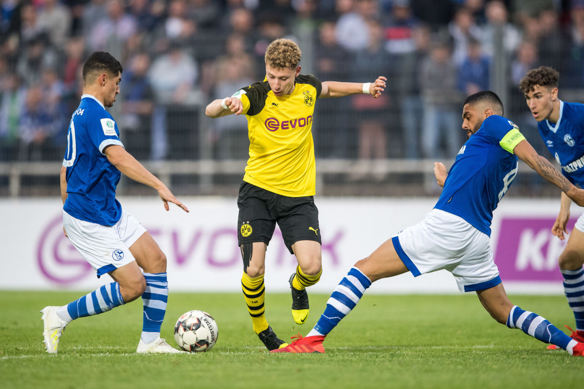 borussia-dortmund-u19-v-fc-schalke-04-u19-a-juniors-german-championship-semi-final-leg-two-5d36d8ecb75ba5d237000001.jpg
