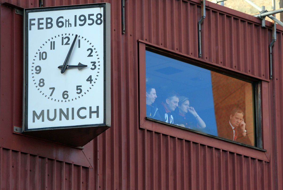 manchester-united-marks-50th-anniversary-of-munich-air-disaster-5d2ecb42b9dfb145db000001.jpg