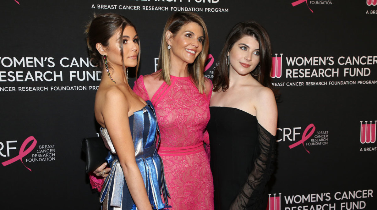 Lori Loughlin in custody for college admissions bribery scandal