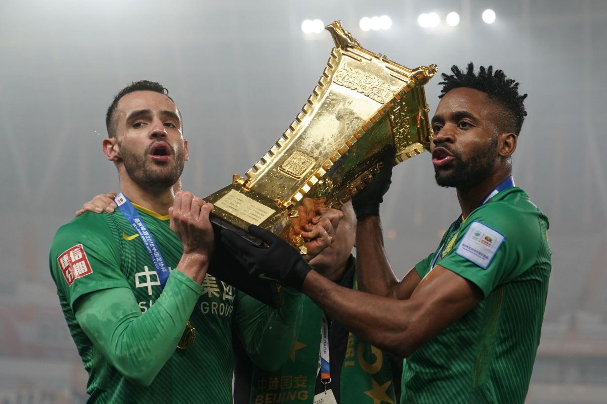 Renato Augusto,Bakambu