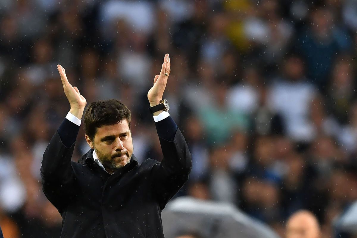 fbl-eng-pr-tottenham-ceremony-5d8a8f1e24574be4d0000003.jpg