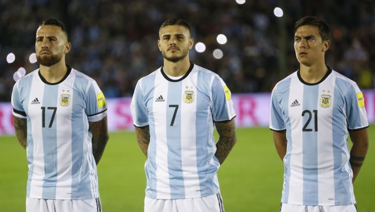 uruguay-v-argentina-fifa-2018-world-cup-qualifiers-5c3a0c600ca92494dc000039.jpg