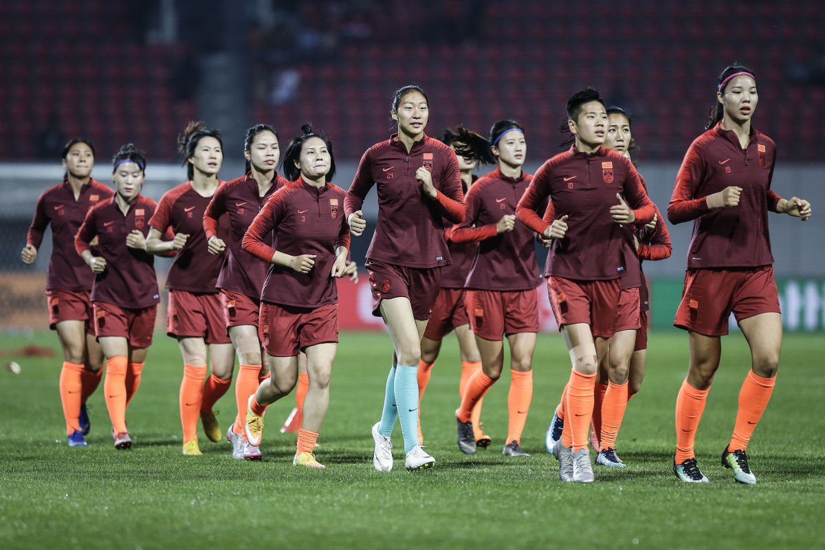 china-women-s-national-football-team-battles-before-world-cup-5ced54d68110f542cb000004.jpg