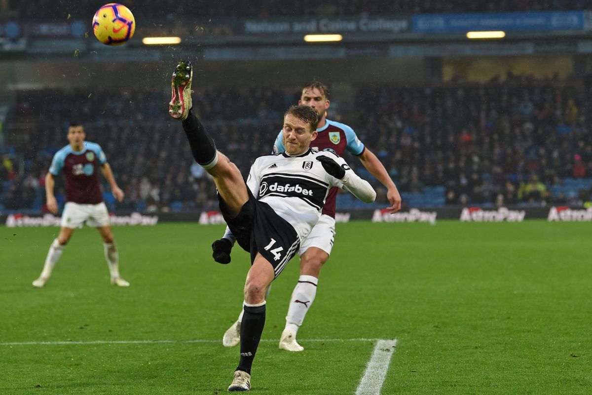 topshot-fbl-eng-pr-burnley-fulham-5c3a14d962a3963213000003.jpg
