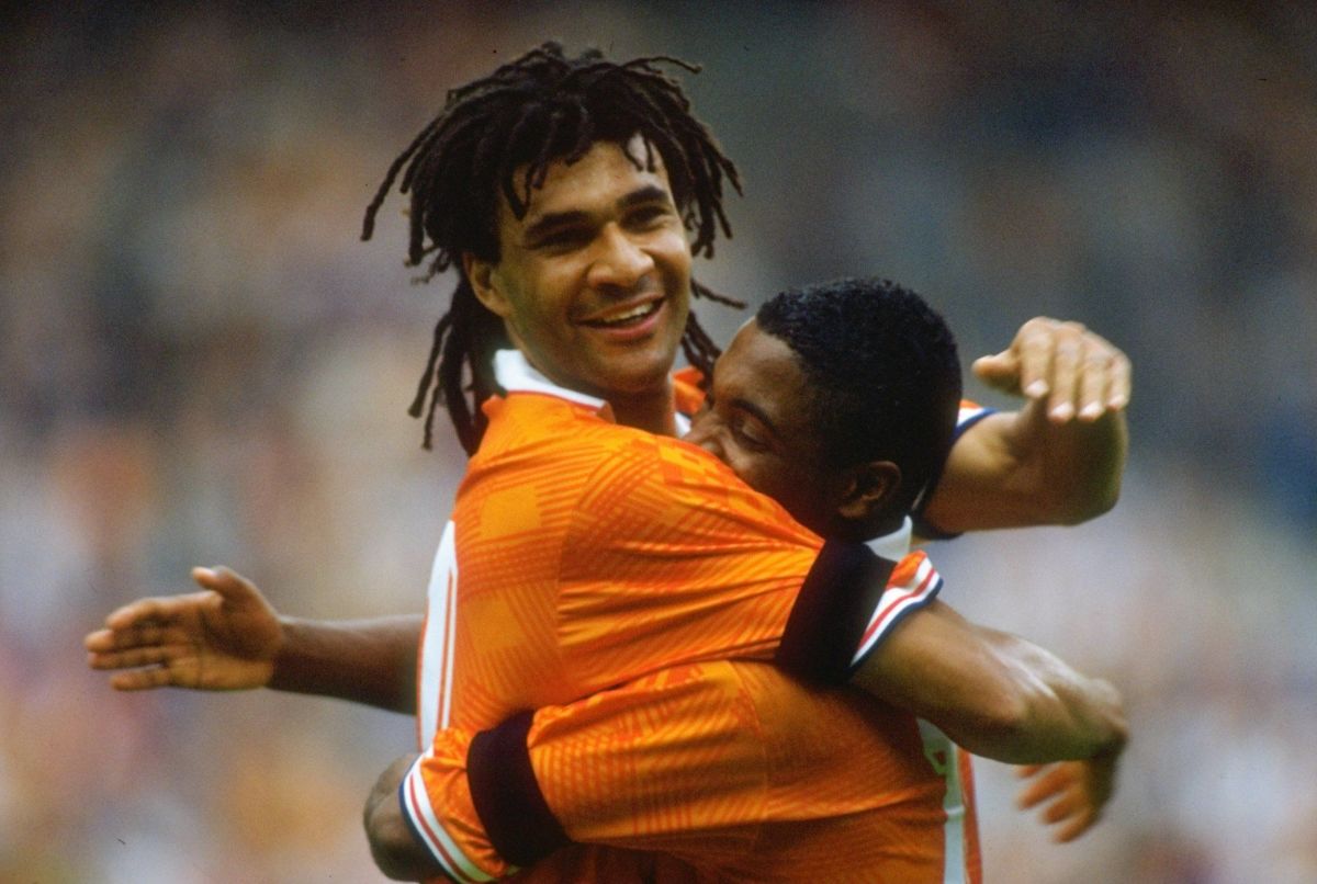 ruud-gullit-and-bryan-roy-of-holland-5d17dc633ee312abe8000001.jpg