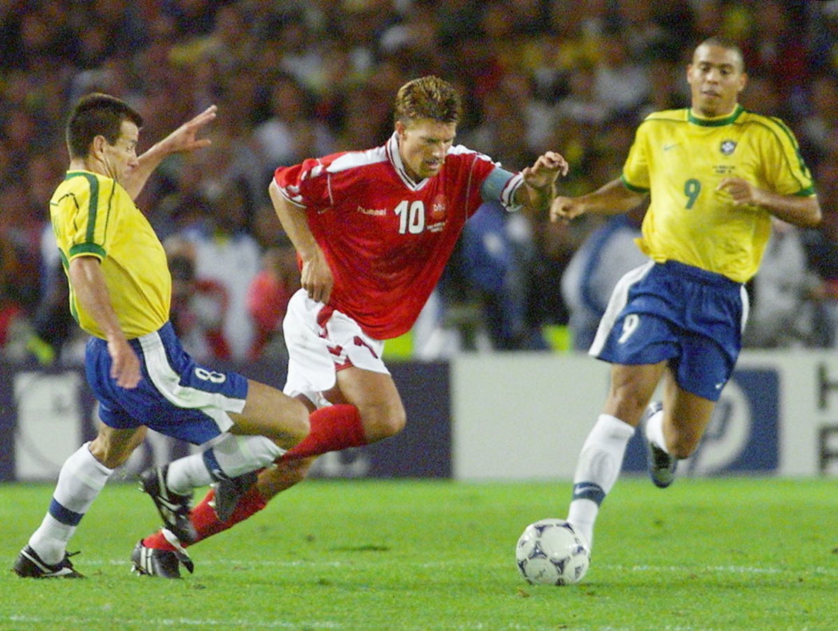 danish-forward-michael-laudrup-c-is-challenged-b-5d1b273ca45dd2b47a000003.jpg