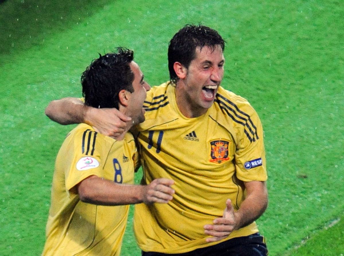 spanish-midfielder-xavi-hernandez-l-ce-5d04f3138c17677a26000001.jpg