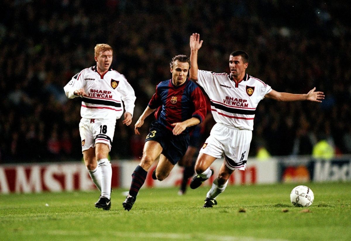 boudewijn-zenden-of-barcelona-evades-roy-keane-and-paul-scholes-of-manchester-united-5cc837b00ca155ce21000001.jpg