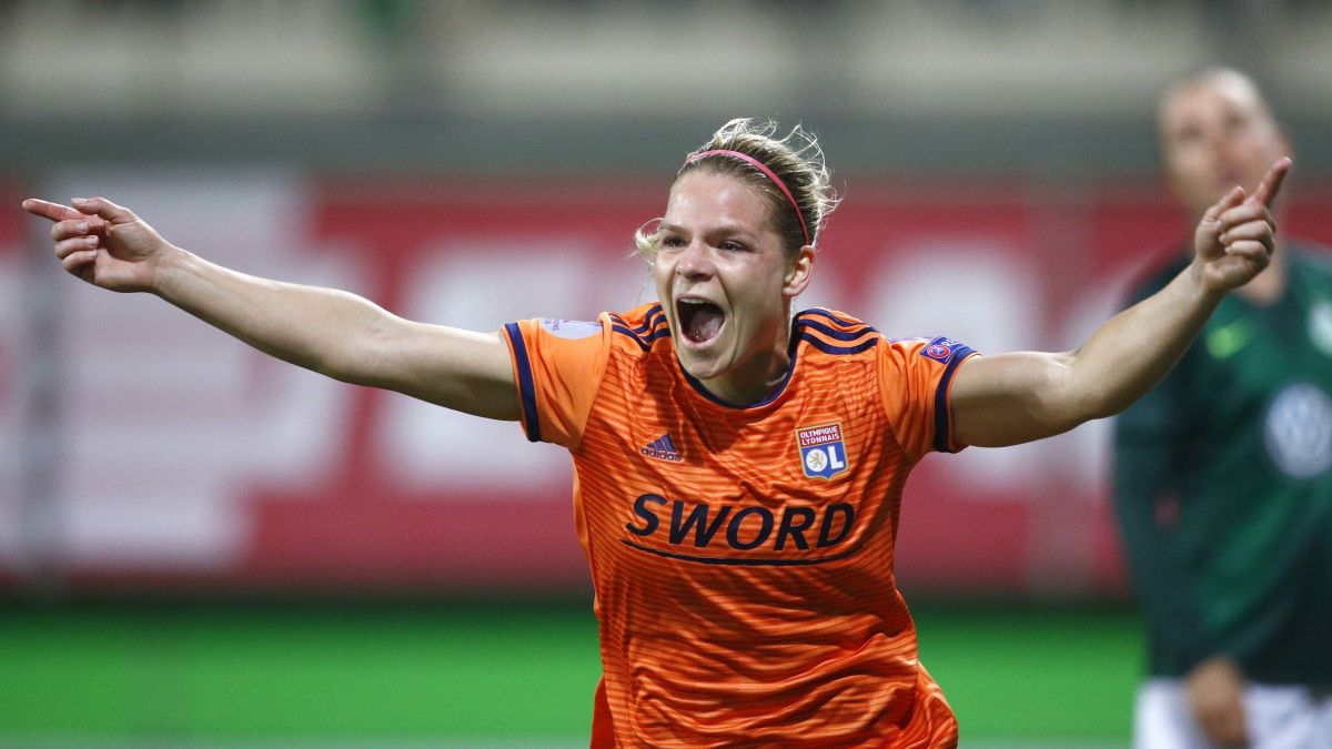 wolfsburg-v-lyon-uefa-women-s-champions-league-quarter-final-second-leg-5cb9d69e839af087f7000001.jpg
