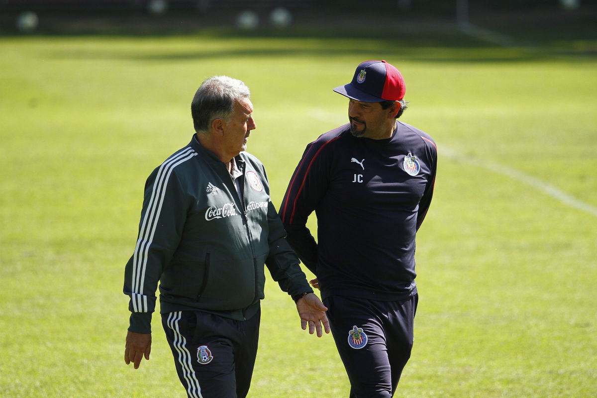 mexico-s-national-team-head-coach-gerardo-martino-visits-chivas-fc-5c5e6321875aa3bb17000001.jpg
