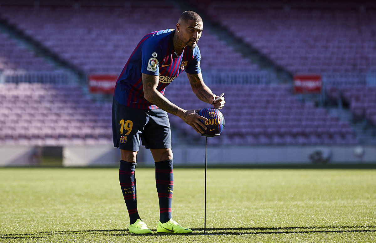 new-barcelona-signing-kevin-prince-boateng-unveiled-5c486923158776e722000001.jpg