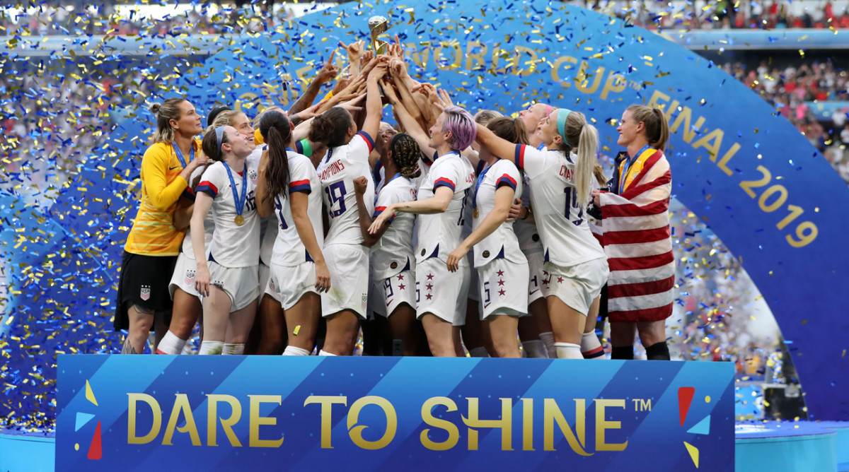 Uswnt Huddle Womens World Cup Trophyjpg 