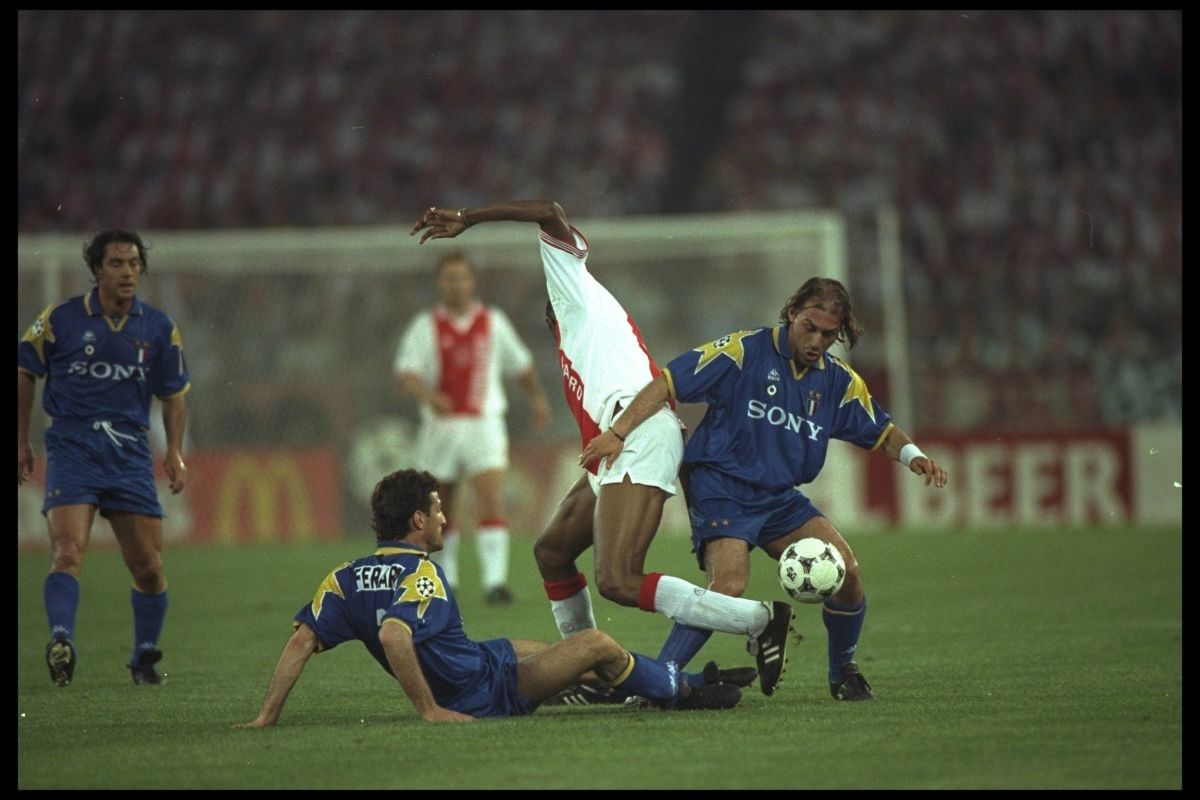 antonio-conte-and-ciro-ferrera-of-juventus-challenge-nwankwo-kanu-of-ajax-5caccc2b1c4a5a7ba7000001.jpg