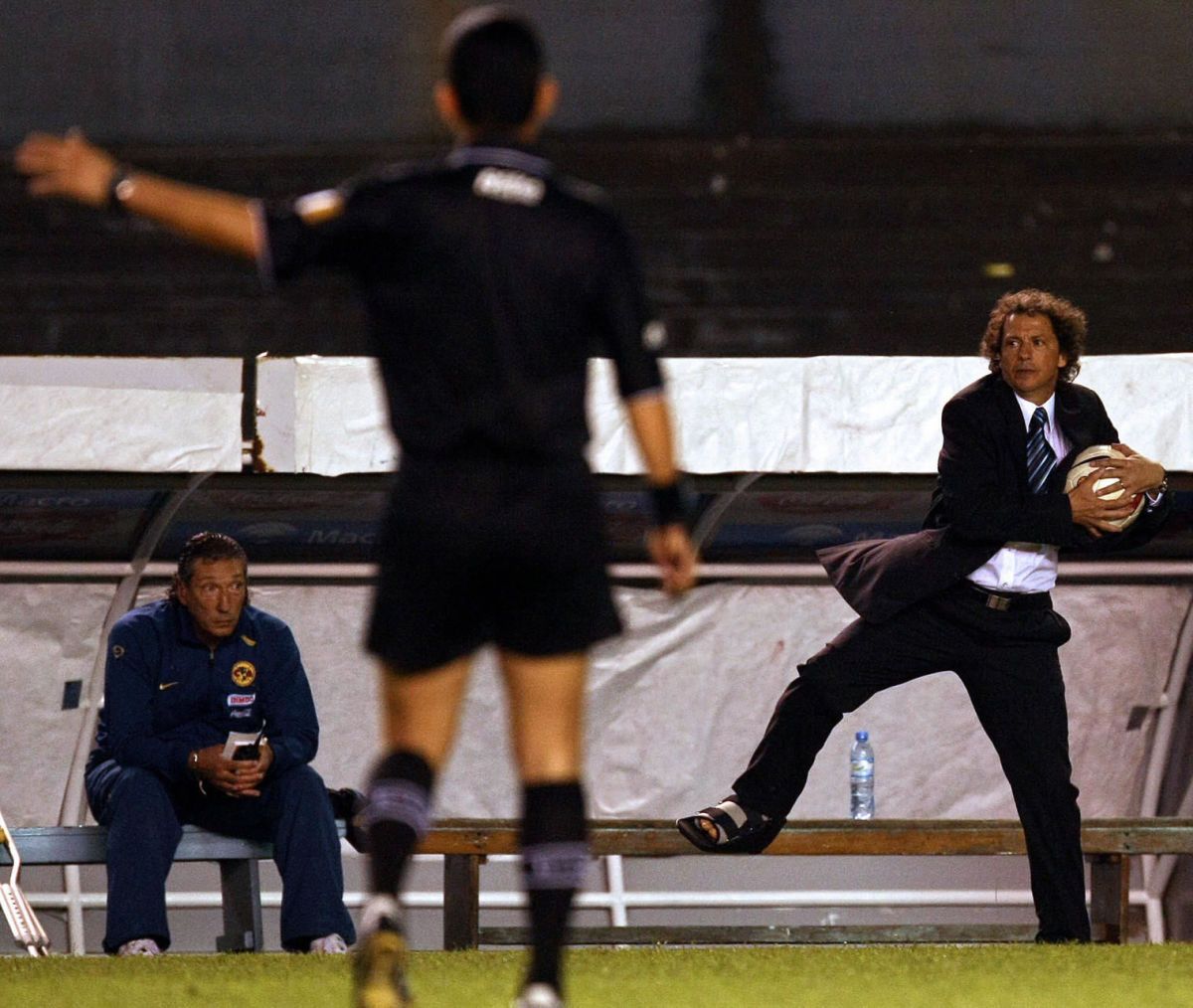 fc-america-s-coach-daniel-brailovsky-cat-5d6d1d92badfd69fef000004.jpg