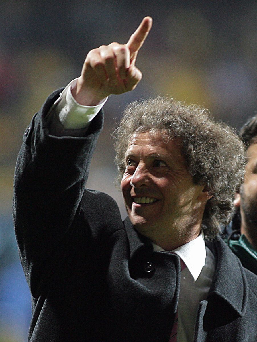 America's coach Daniel Brailovsky celebr