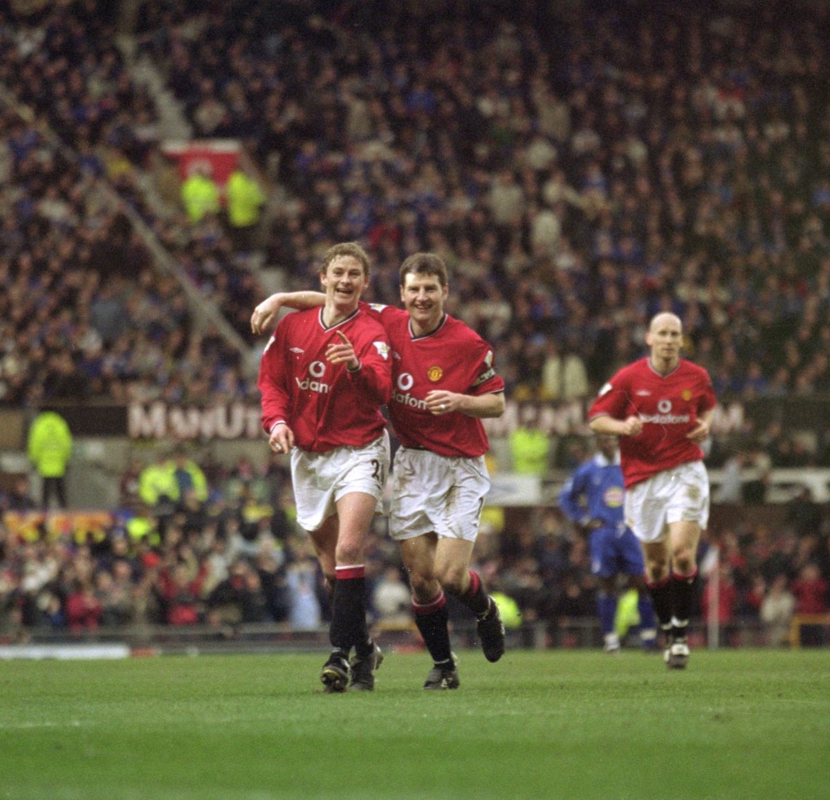 ole-gunnar-solskjaer-denis-irwin-5c7527fc0e45b5e51100000f.jpg