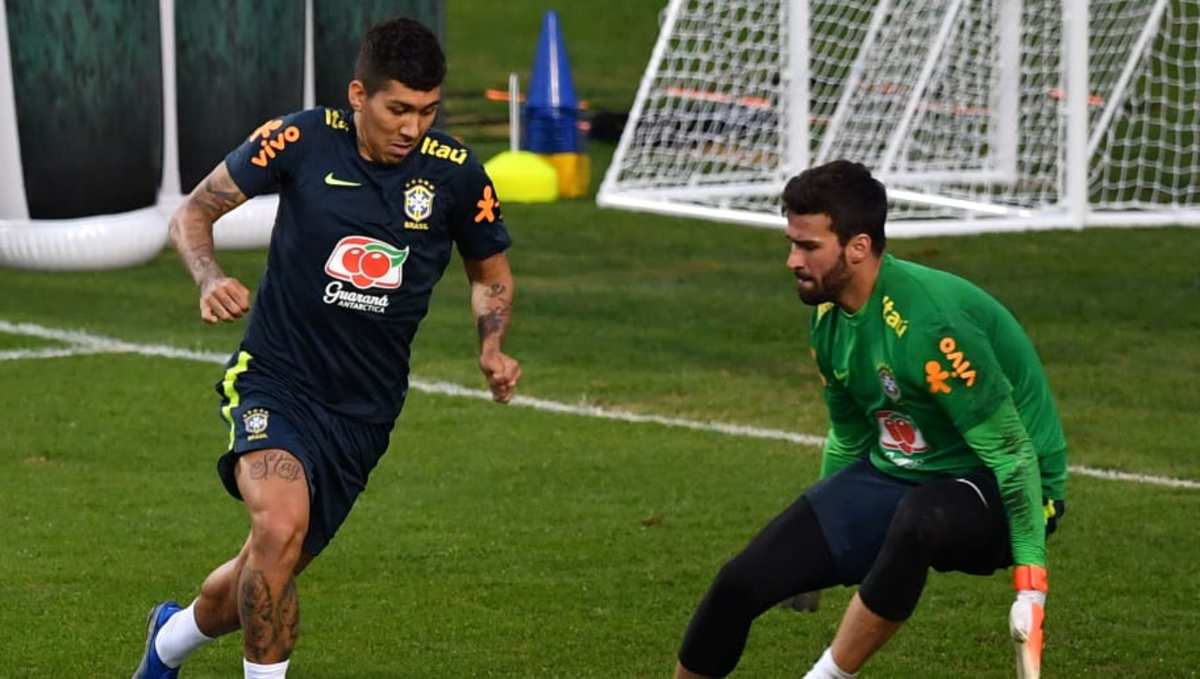 firmino-y-alisson-becker-en-un-entrenamiento-con-brasil-5d22fb424d7341acd1000001.jpg