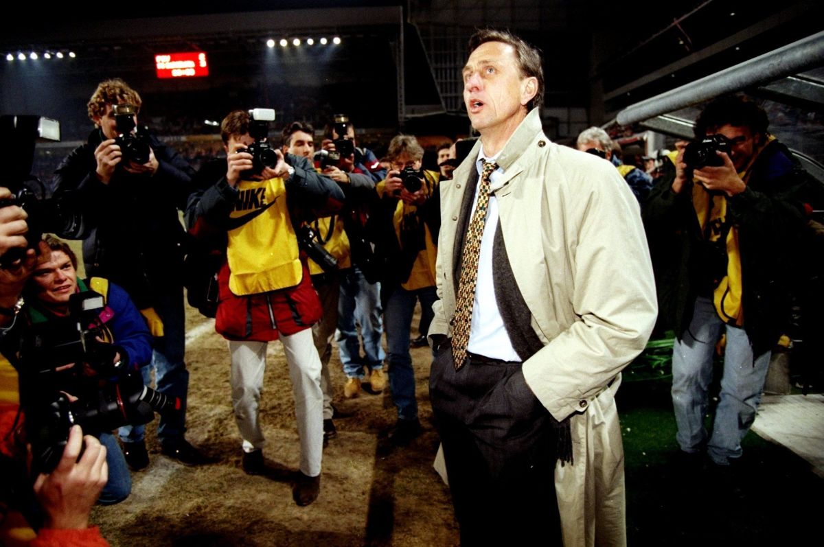 johan-cruyff-of-barcelona-5c9ca1c992317c5f91000001.jpg