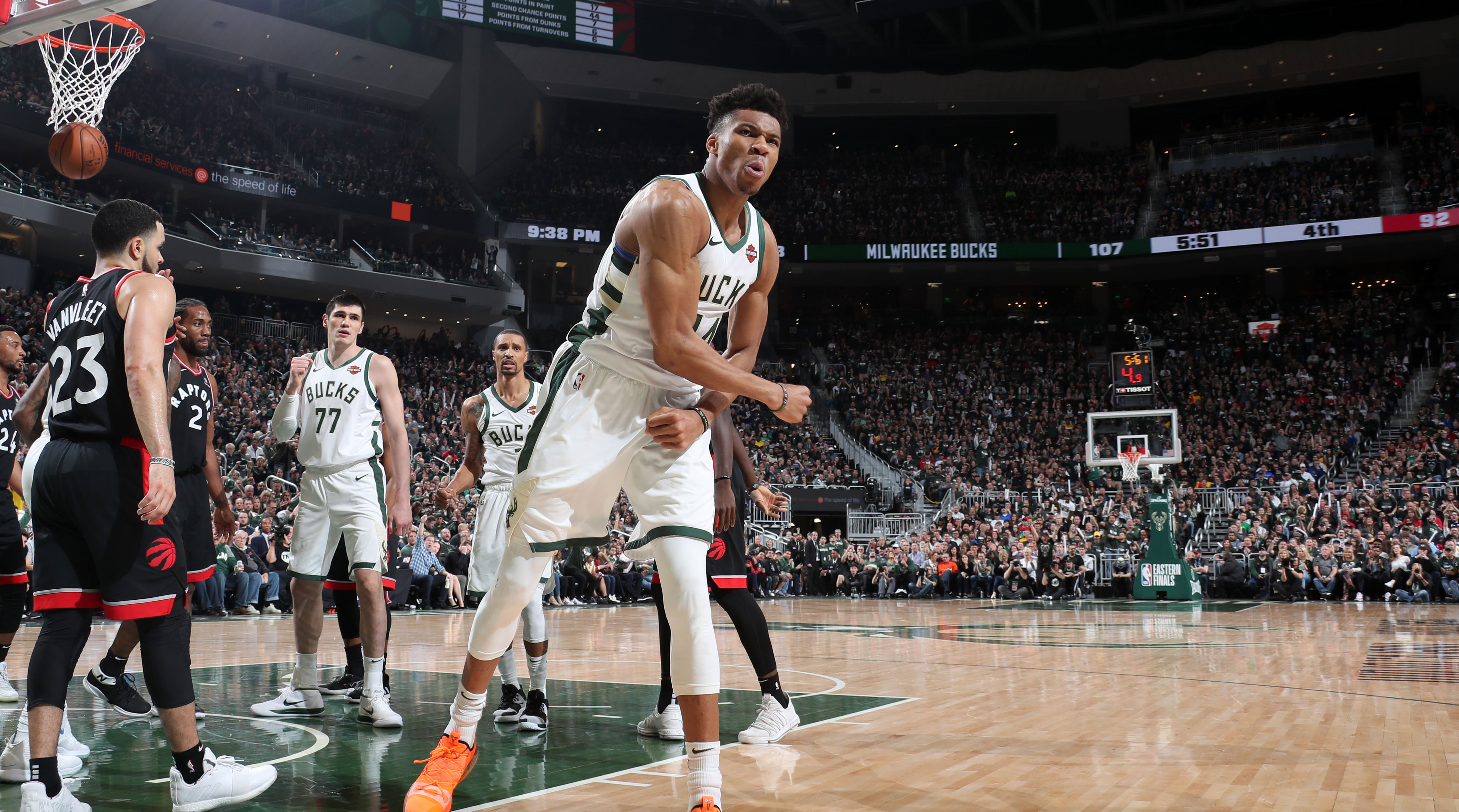 giannis-antetokounmpo-bucks-raptors-ecf.jpg