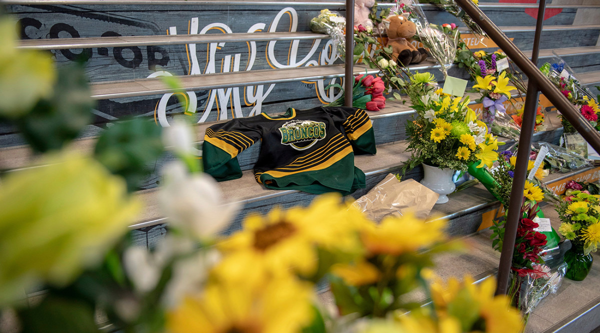 Humboldt victims remembered in memorial service 1 year after crash