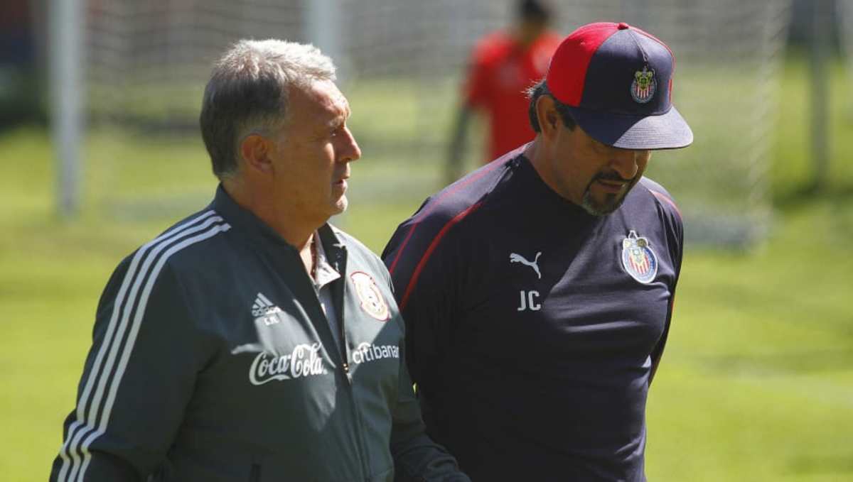 mexico-s-national-team-head-coach-gerardo-martino-visits-chivas-fc-5c4c2fa42e4e3c69cf000004.jpg