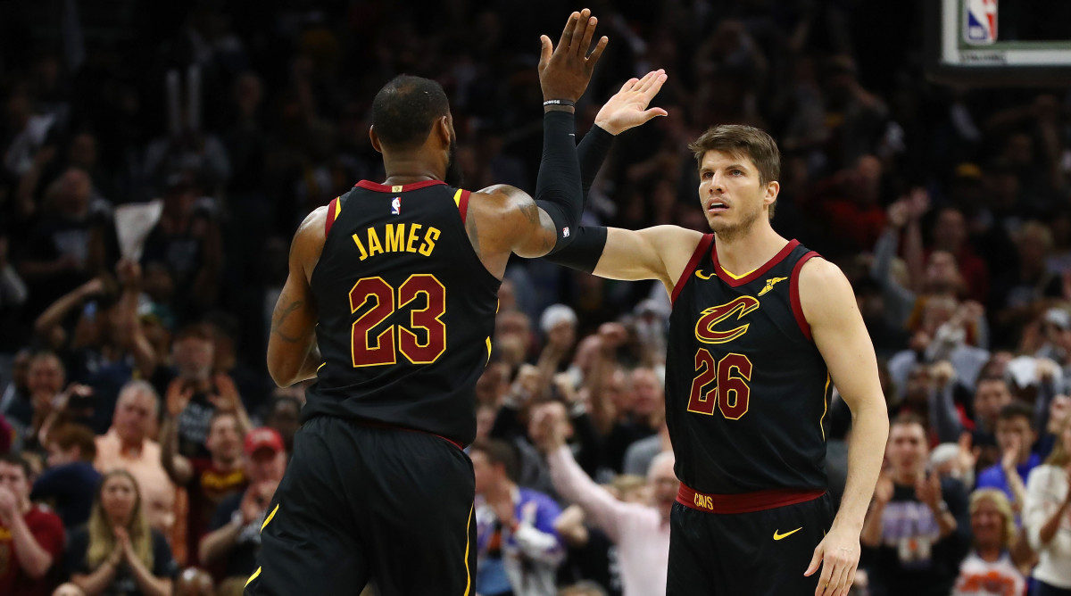 kyle_korver_lebron_james_.jpg