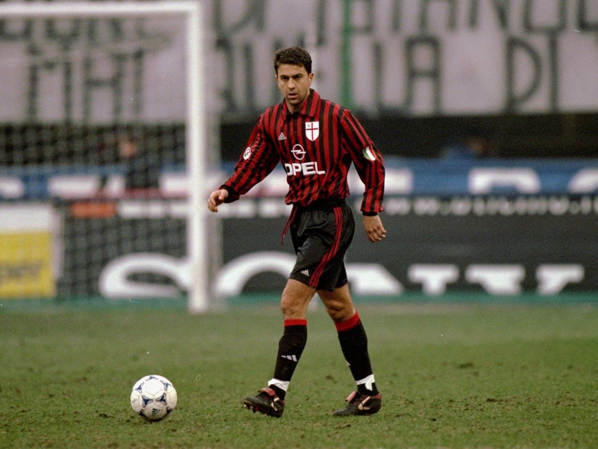 alessandro-costacurta-of-ac-milan-5d39755517465e6627000003.jpg