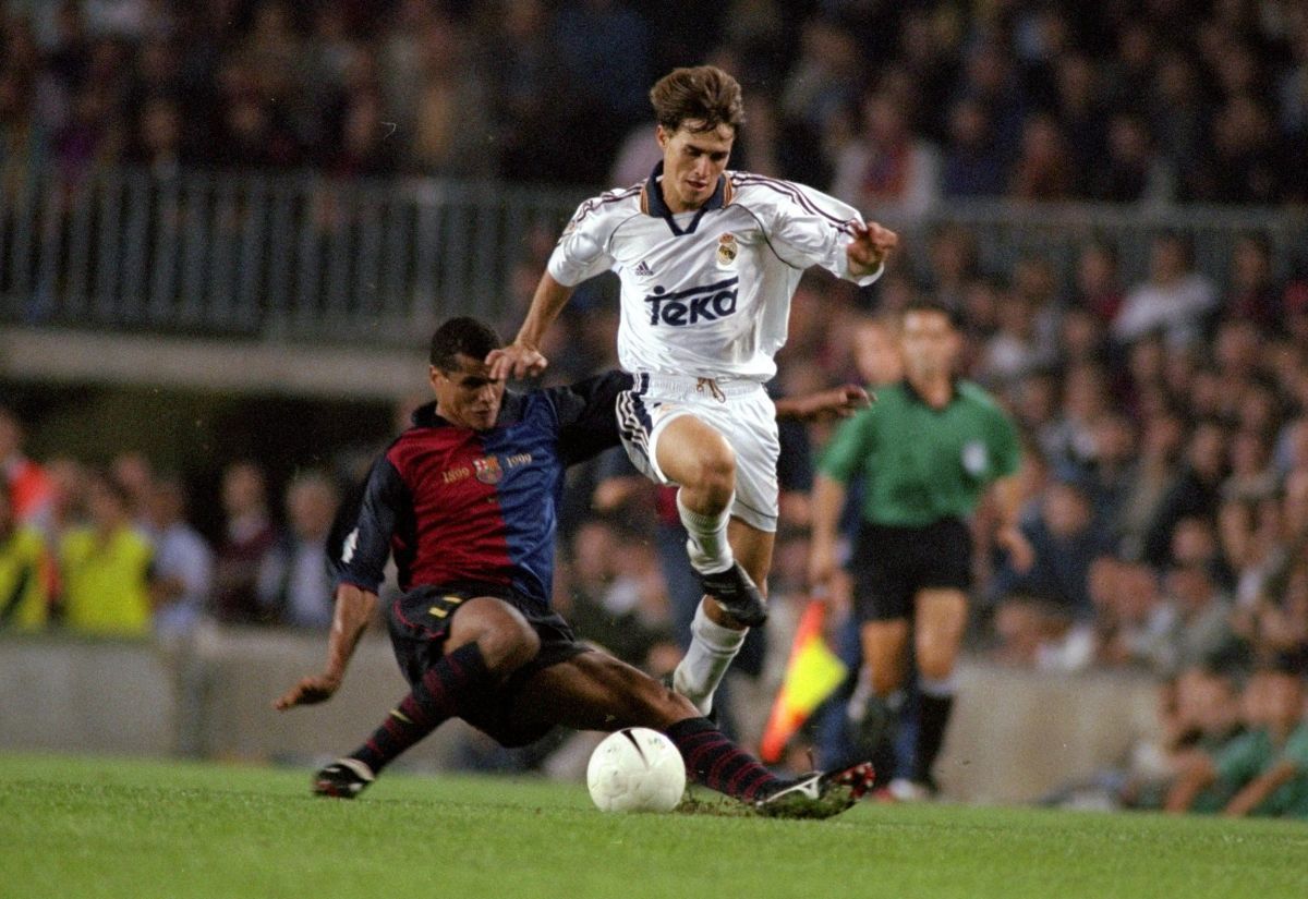 savio-takes-on-rivaldo-5d70bc745112508b19000001.jpg